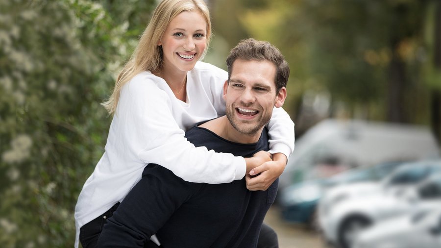 OVB Services financiers Jeune couple heureux